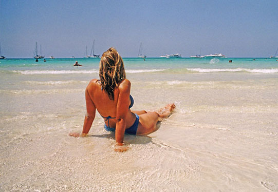 Der Strand von Es Trenc l&auml;dt zum Baden ein.